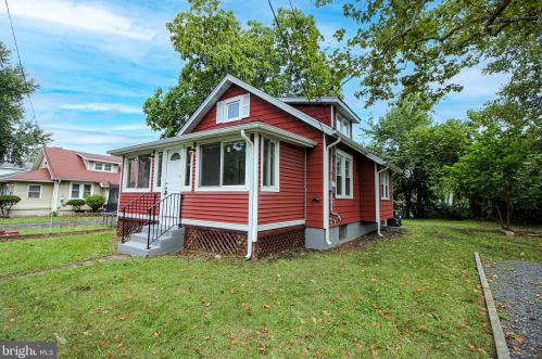 714 James Ave, Riverton, NJ 08077-1912