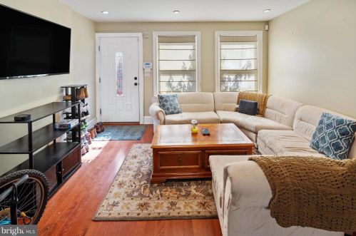 1943 Kater St, Philadelphia, PA 19146-1431