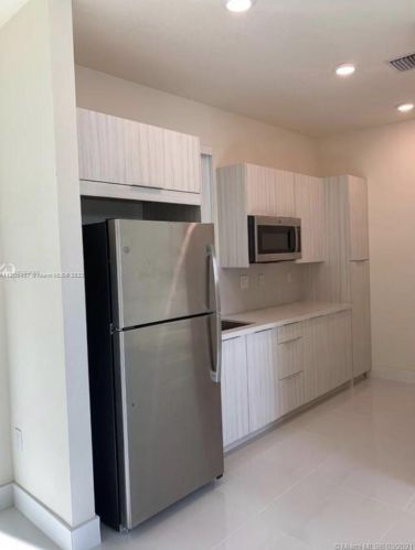 6611 102nd St, Miami, FL 33178-3365