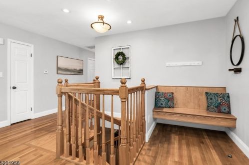 127 Hillside Ave, Bedminster NJ  07921-2516 exterior