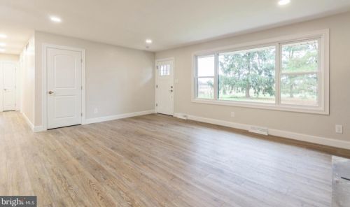 891 Kings Hwy, Pilesgrove NJ  08098-5456 exterior