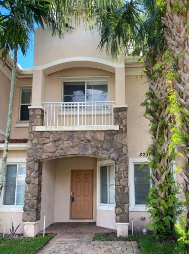 8236 25th Ct, Hollywood FL  33025-2991 exterior