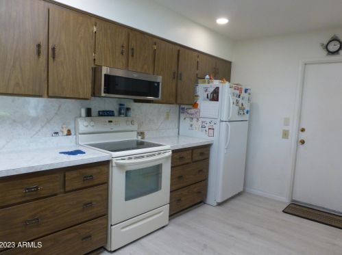 10933 Kelso Dr, Sun City AZ  85351-4655 exterior