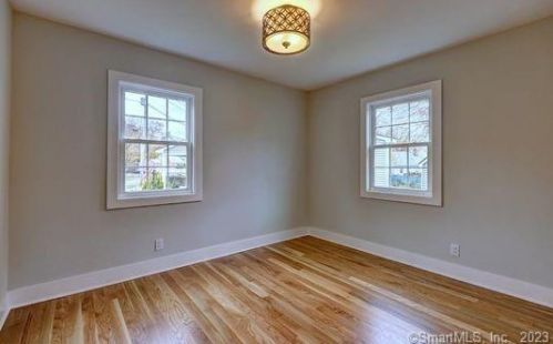 242 Meadowside Rd, Milford CT  06460-4528 exterior