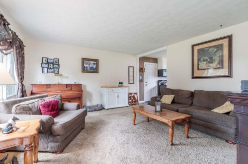 3806 Irwin Ave, Darbydale, OH 43123-2313