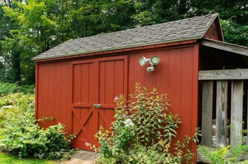 25 Losee Dr, Litchfield CT  06778-2507 exterior