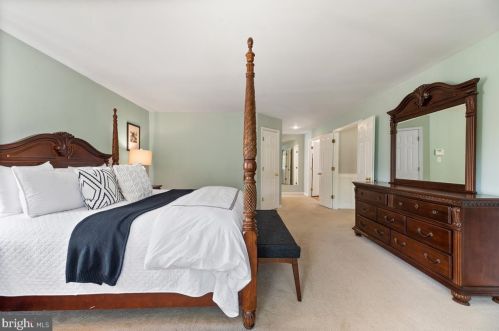 9106 Meadowcreek Ln, Lorton VA  22079-3238 exterior