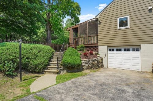 17 Widmer Rd, New Hamburg NY  12590-3019 exterior