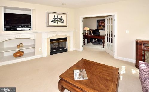 12192 Chancery Station Cir, Herndon VA  20190-5802 exterior