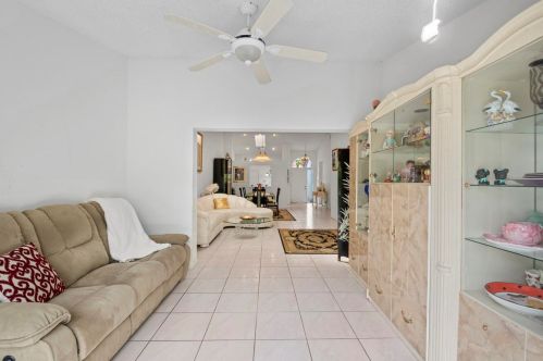 7617 Is Breeze Ter, Boynton Beach FL  33437-5403 exterior