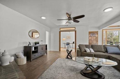 3637 Fairesta St, Glendale CA 91214-1804 exterior