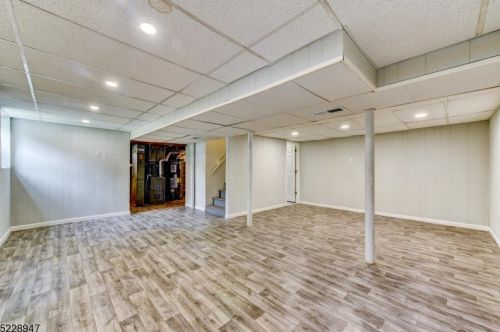 124 Camden Rd, Parsippany NJ  07054-3107 exterior