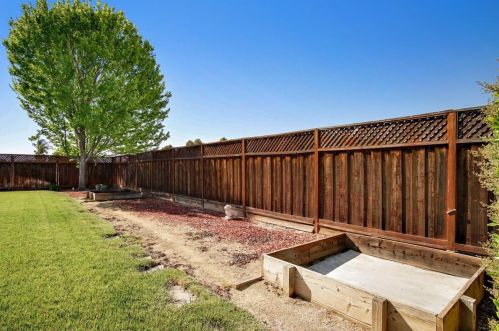 5890 Yuste Ln, Hollister CA  95023-9538 exterior