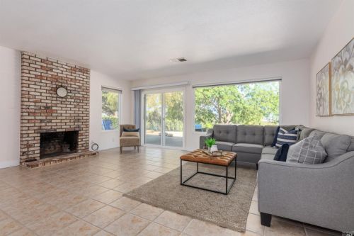 327 Steven Cir, Benicia CA  94510-1809 exterior