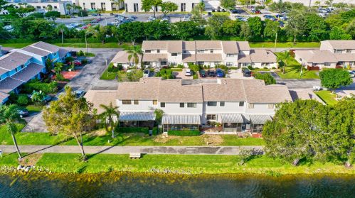 5274 Jog Ln, Delray Beach FL  33484-6621 exterior