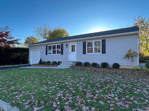 220 4th St, Deer Park NY  11729-5923 exterior