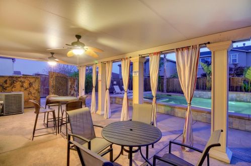 9872 Winkle Cir, Elk Grove CA  95757-6276 exterior