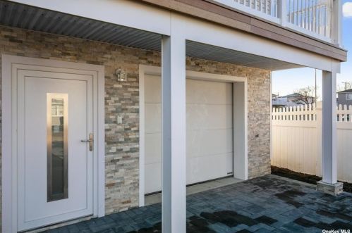 3896 Sands Ln, Seaford, NY 11783-3624