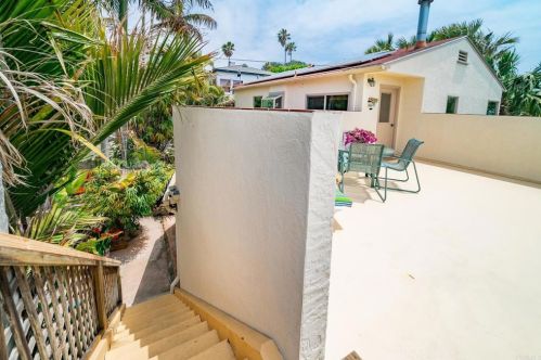 4438 Pescadero Ave, San Diego CA 92107-3629 exterior