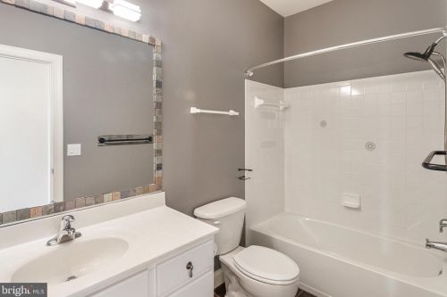 13101 Taverner Loop, Woodbridge VA  22192-5333 exterior