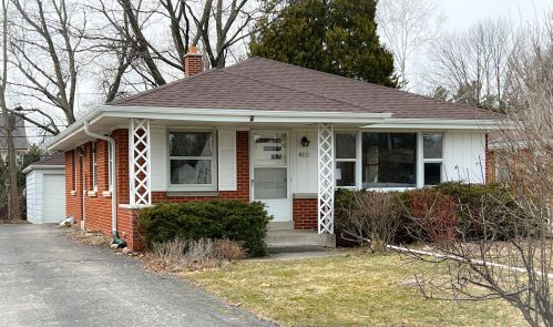 8055 Seneca Rd, Milwaukee, WI 53217-2739