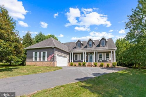 1601 Primrose Ln, Water Gap, PA 17018-9594