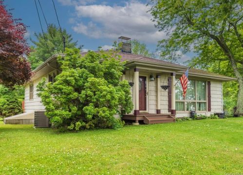 3 Bartlett Dr, Middletown, NY 10941-1001