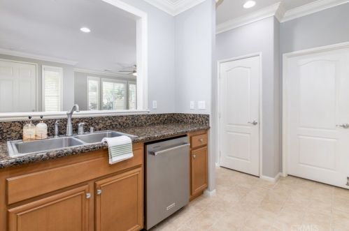 29064 Portland Ct, Temecula CA  92591-7594 exterior