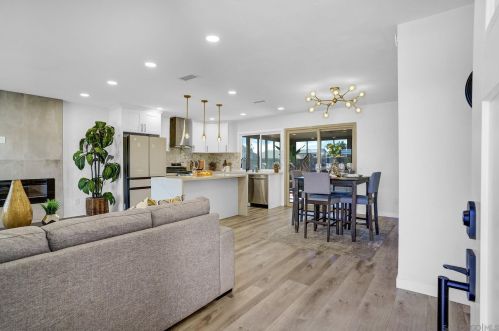 10336 Londonderry Ave, San Diego, CA 92126-3356