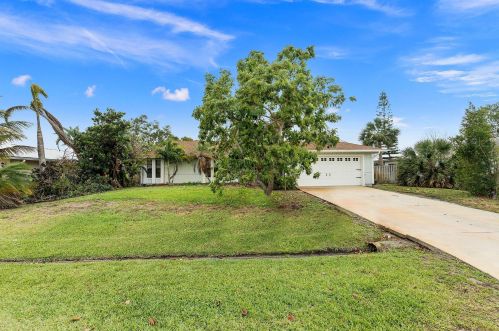 810 Quiescent Ln, Fort Pierce, FL 34983-4631