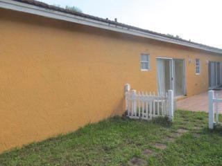5774 99th Ave, Miami, FL 33178-2674