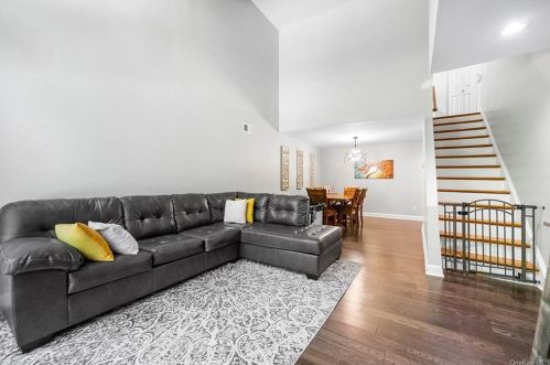 22 Pembrooke Ct, Tompkins Corners NY  10579-3247 exterior