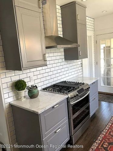 208 Park Dr, Woodbridge NJ  07095-2002 exterior