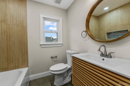 221 18th Ave, Manville NJ  08835-1629 exterior