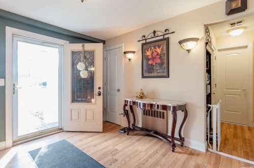 47 Myson St, West Islip NY  11795-2703 exterior