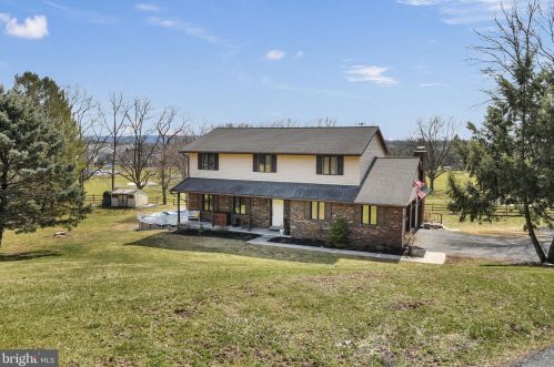 573 Mull Ave, Dauberville, PA 19533-9102