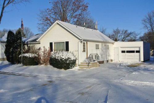 427 Maple St, Osage, IA 50461-1128
