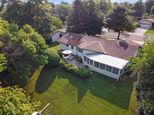 1942 Rambling Rose Rd, Waukesha, WI 53186-2820