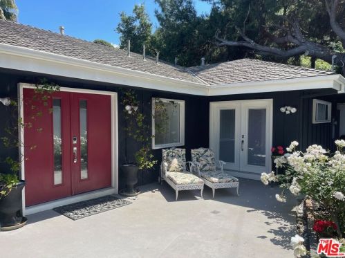 3200 Wrightwood Dr, North Hollywood CA  91604-3936 exterior
