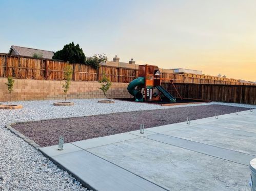16043 Greyrock St, Victorville CA  92395-8628 exterior