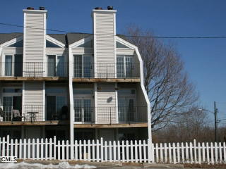 74 Bywatyr Ln, Bridgeport, CT 06605-3158