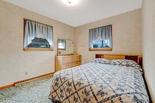 917 Jefferson St, West Bend WI  53090-1419 exterior