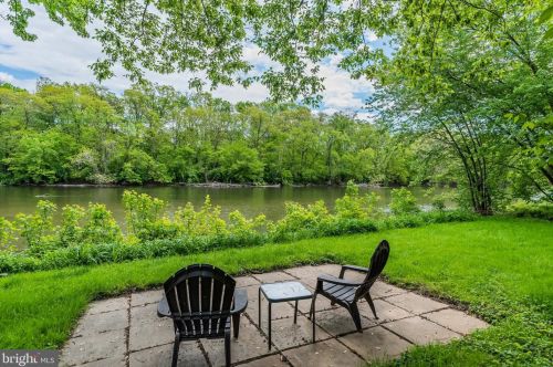 807 Conodoguinet Dr, Camp Hill, PA 17011-1611