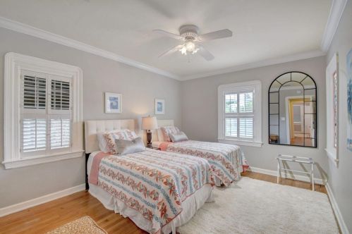 219 33rd St, West Palm Beach FL  33407-4907 exterior