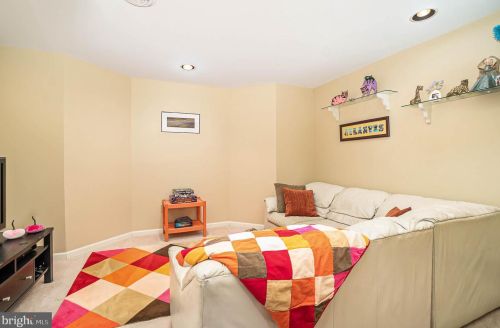 329 Mdw Dr, Navy Sup Dpt PA 17055-5187 exterior