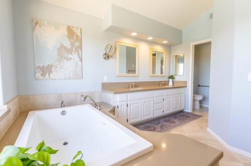 14198 Arbolitos Dr, Poway CA 92064-6441 exterior