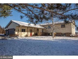 1049 Moonglow Rd, Hudson, WI 54016-7322