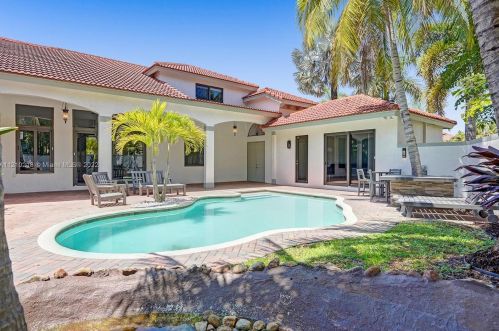 3821 185th Ave, Hollywood FL  33029-2712 exterior