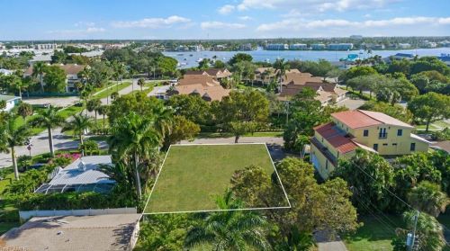 1140 8th St, Naples FL  34120-7427 exterior