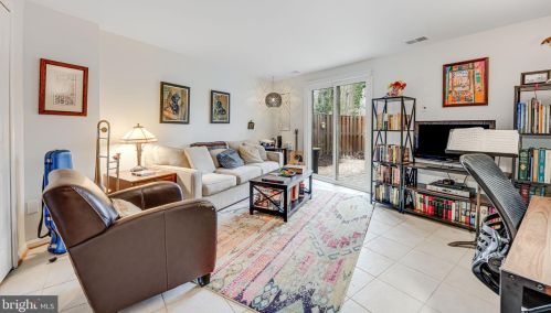 2100 Whisperwood Gln Ln, Herndon VA  20191-4117 exterior